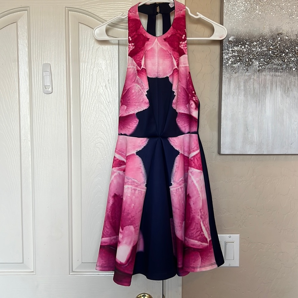 Adorable A-line, pleated swing dress perfect for Spring/Summer or anytime! NWOT